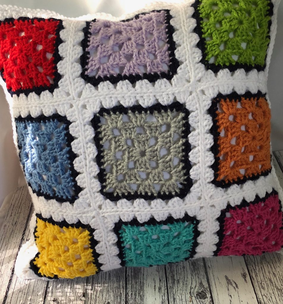 Granny Square Accent Pillow | Crochet Pattern
