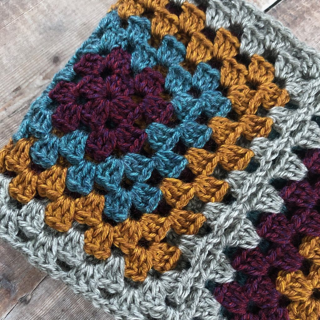 Heartland Granny Square Scarf | Crochet Pattern by MadameStitch  This scarf is the perfect fall accessory. Made with Lion Brand's Heartland worsted weight yarn, the 10 granny squares work up quickly. Skill level: Beginner #crochetscarf #scarfpattern #crochetpattern