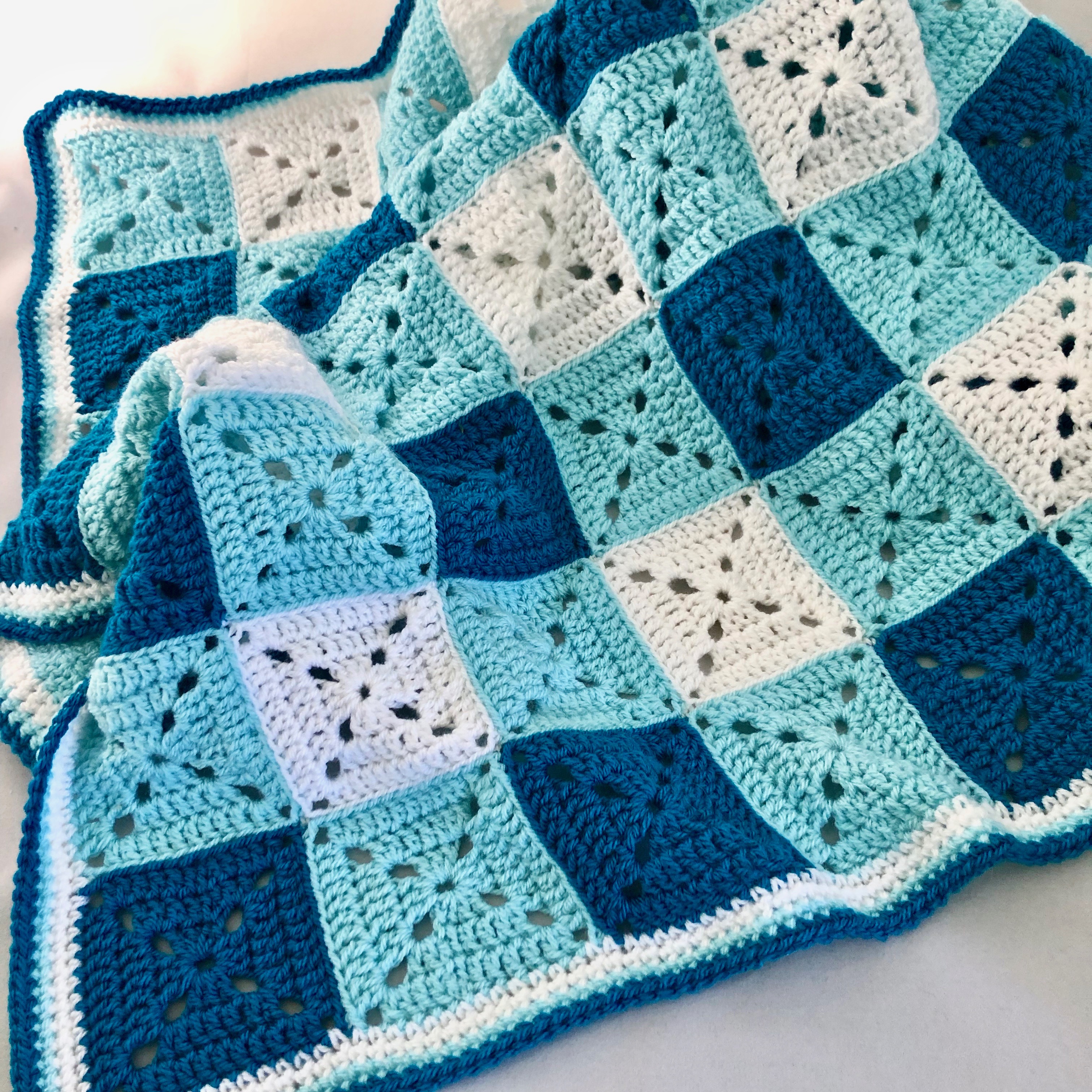 Granny gingham baby blanket crochet pattern by MadameStitch
