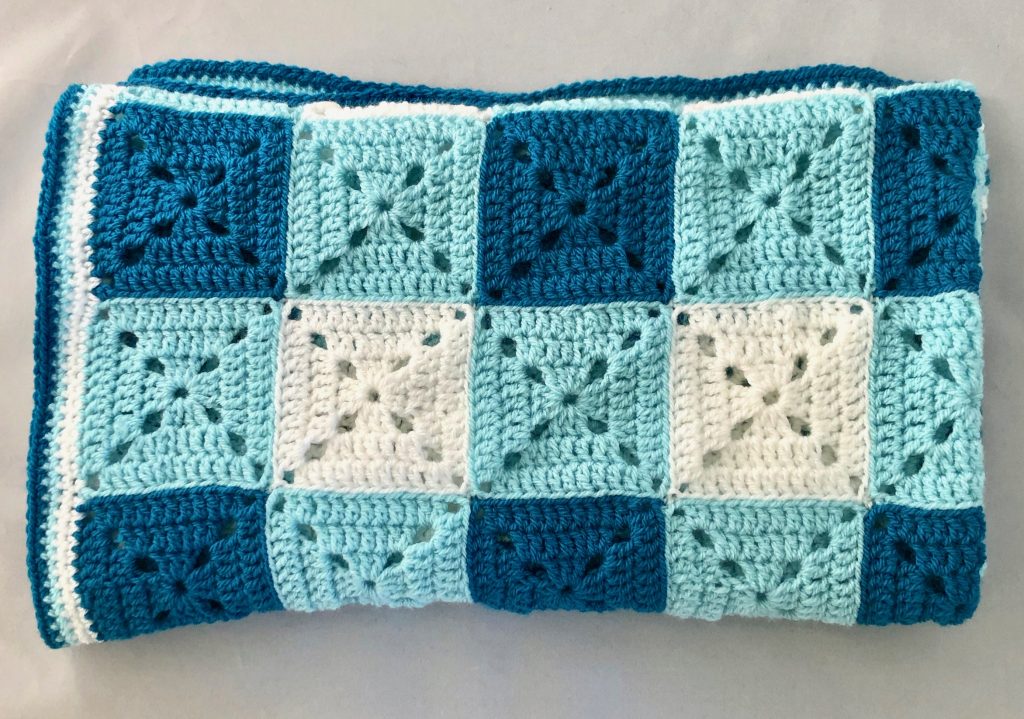 Granny Gingham Baby Blanket | Crochet pattern by MadameStitch