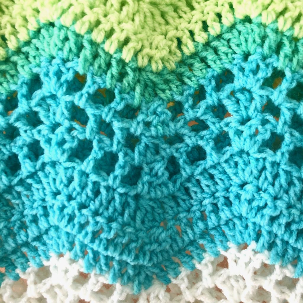 Open and Shut Ripple Baby Blanket | Crochet pattern by MadameStitch