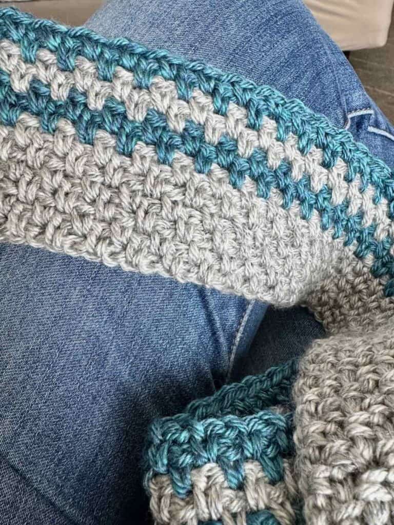 A closeup of the crochet linen stitch