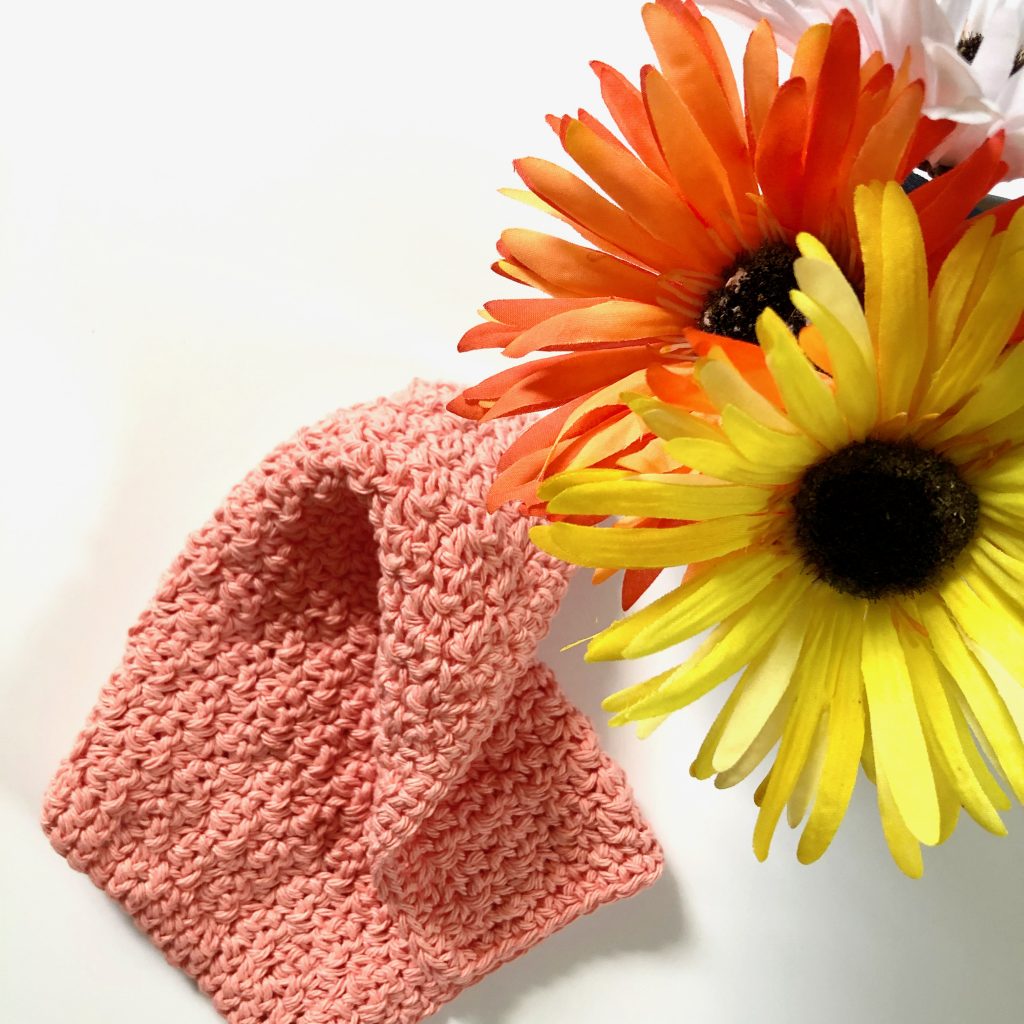 Crochet seed stitch washcloth | Free pattern by MadameStitch