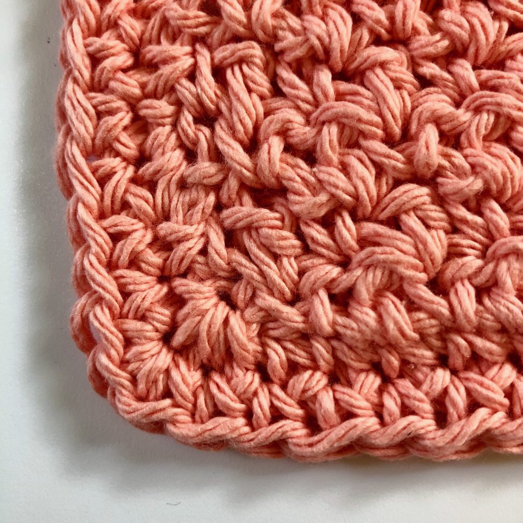 Crochet seed stitch washcloth | Free pattern by MadameStitch