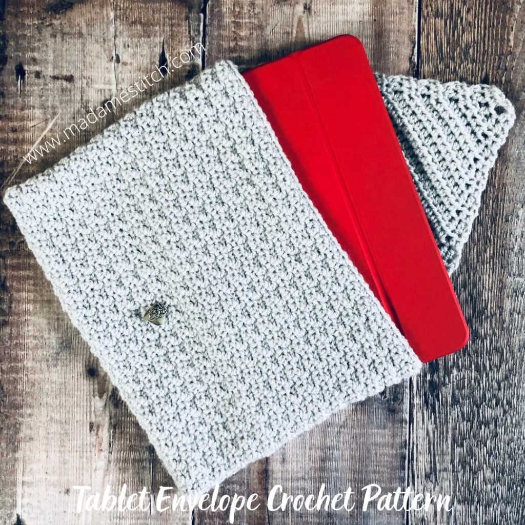 Tablet Envelope | Free crochet pattern by MadameStitch