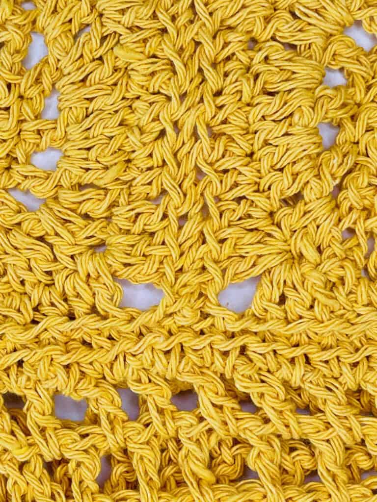 Photo of the seam between the bottom of the market bag and the ring of bag motifs