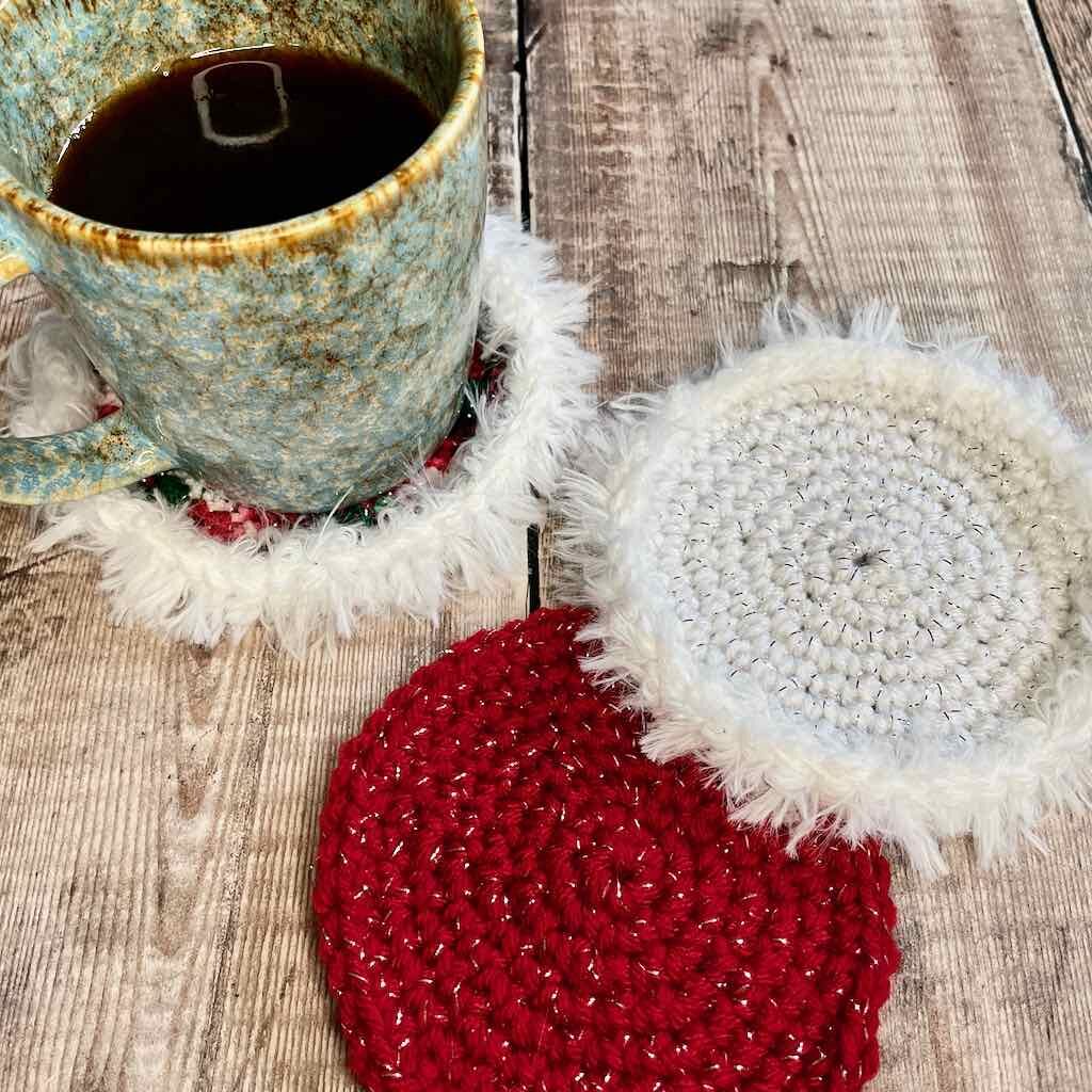 The round version of the Winter Wonderland coaster | Free crochet pattern by MadameStitch