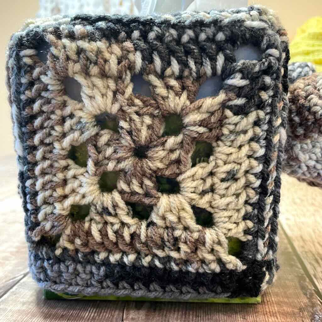 A side granny square from the Armadillo Tissue Box Cover crochet pattern by MadameStitch - free on the blog