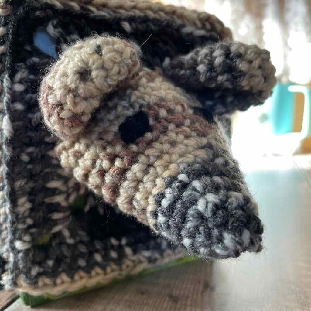 The head of the Armadillo Tissue Box Cover, crochet pattern by MadameStitch - free on the blog