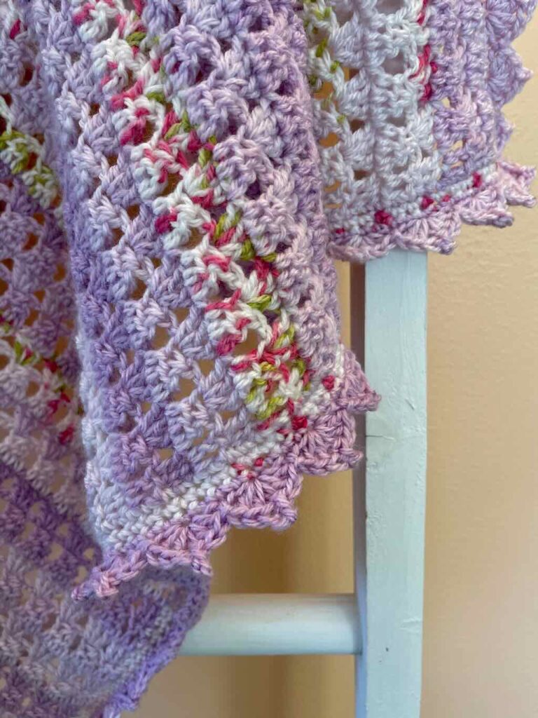 Border for the modern granny stitch baby blanket by MadameStitch
