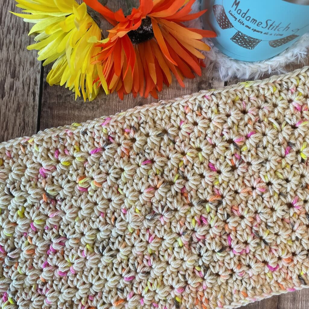 The Field of Daisies cowl using the crochet star stitch, a design by MadameStitch