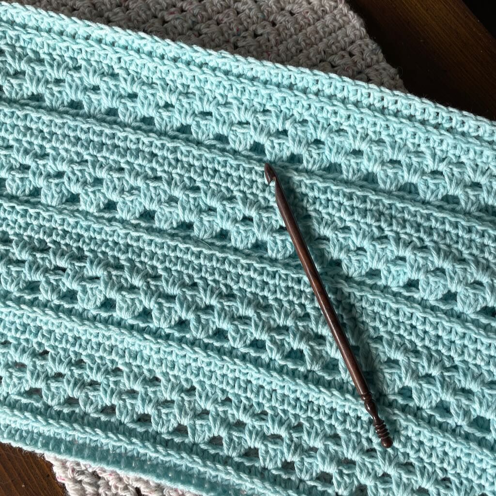 Closeup of the Cordelia crochet infinity scarf | A free crochet pattern by MadameStitch