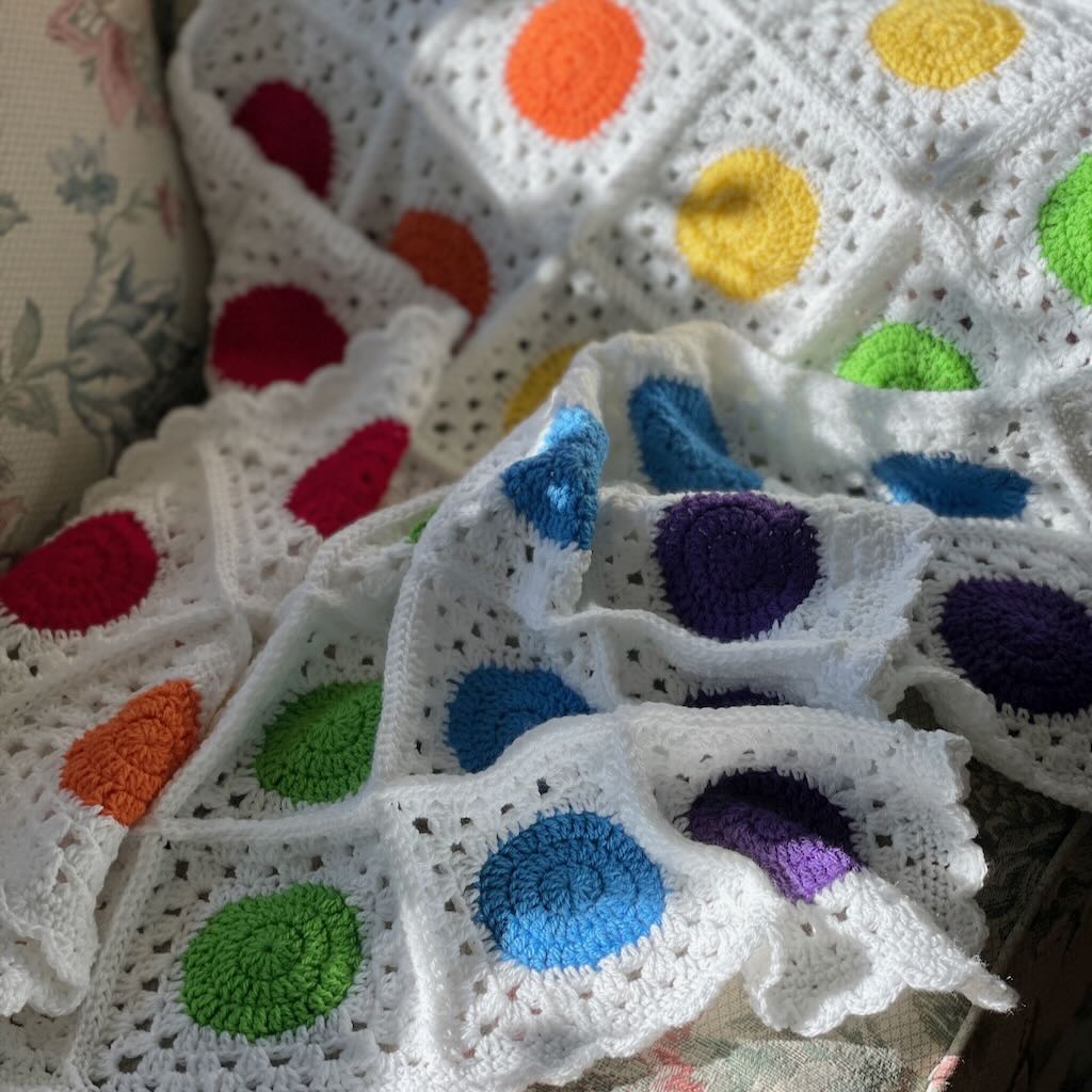 The Polka Dot Dreams granny square baby blanket | A design by MadameStitch