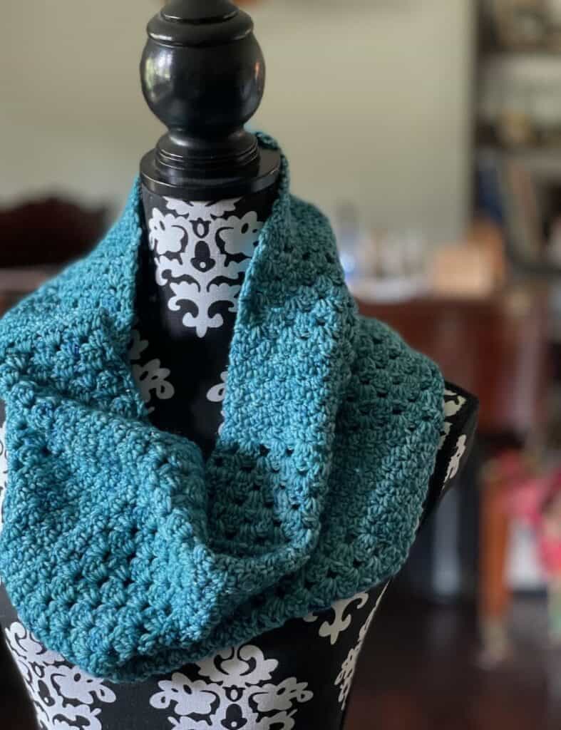 A picture of the Ella granny stitch cowl | A crochet design by MadameStitch