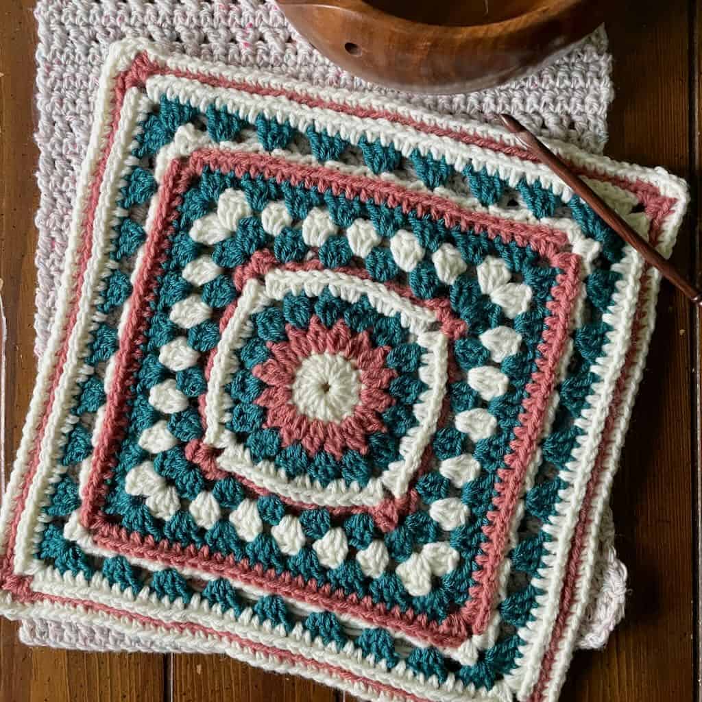 The Sunburst granny stitch afghan square | A free crochet pattern by MadameStitch