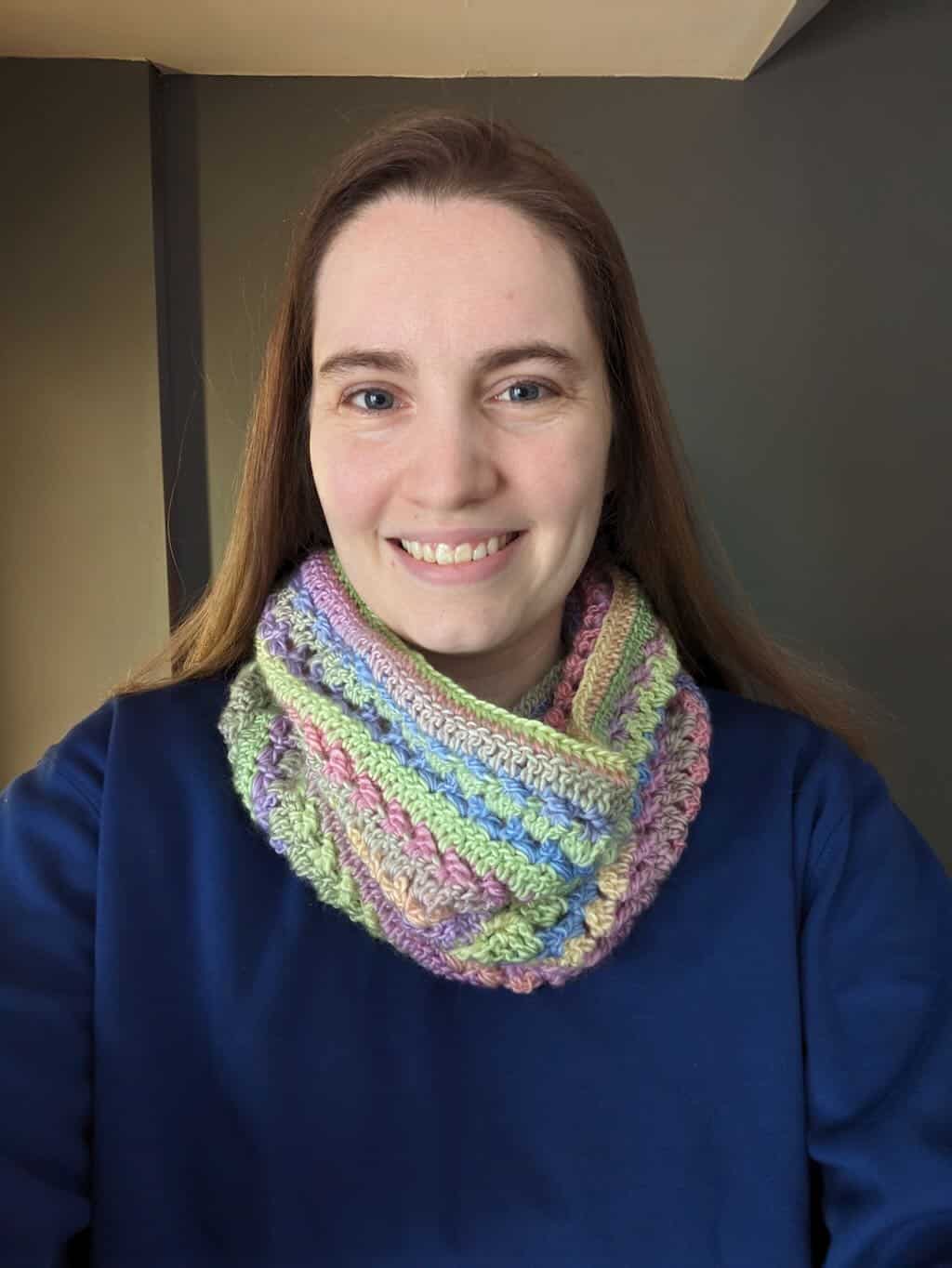 A stunning granny stitch crochet cowl to make you feel stylish and cozy